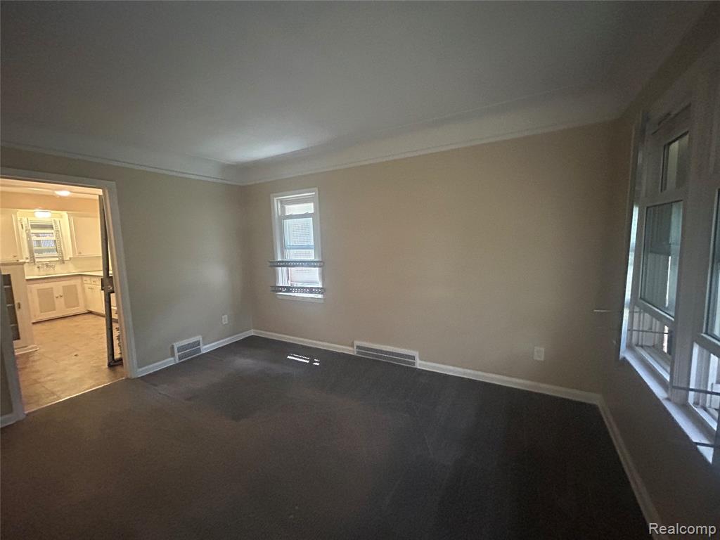 5290 University Place Property Photo 10