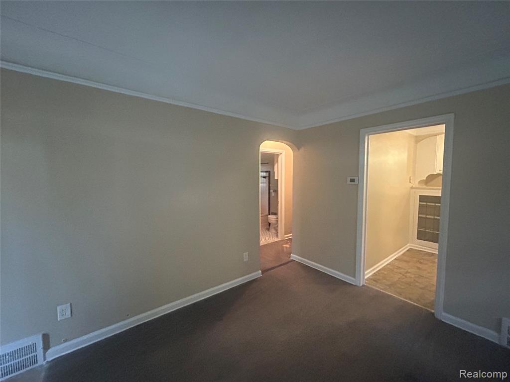 5290 University Place Property Photo 11
