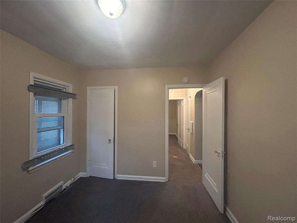 5290 University Place Property Photo 13