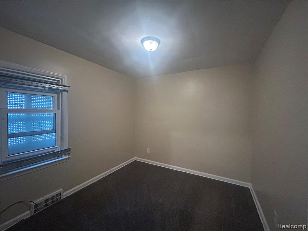 5290 University Place Property Photo 14