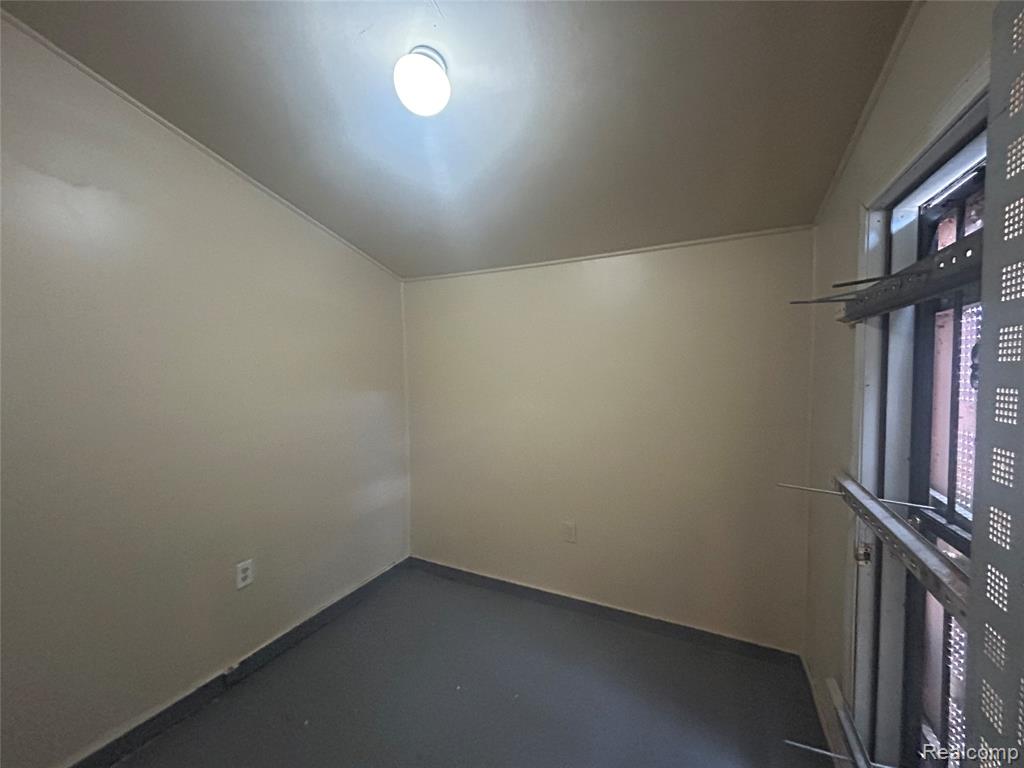 5290 University Place Property Photo 21