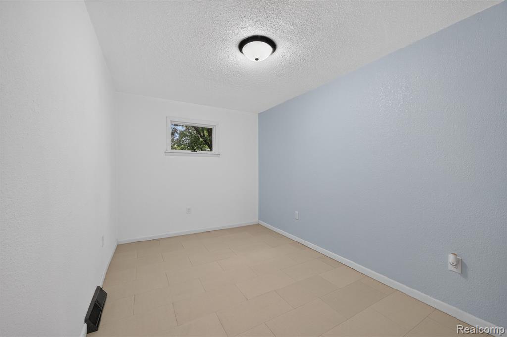 9288 Hilda Lane Property Photo 28