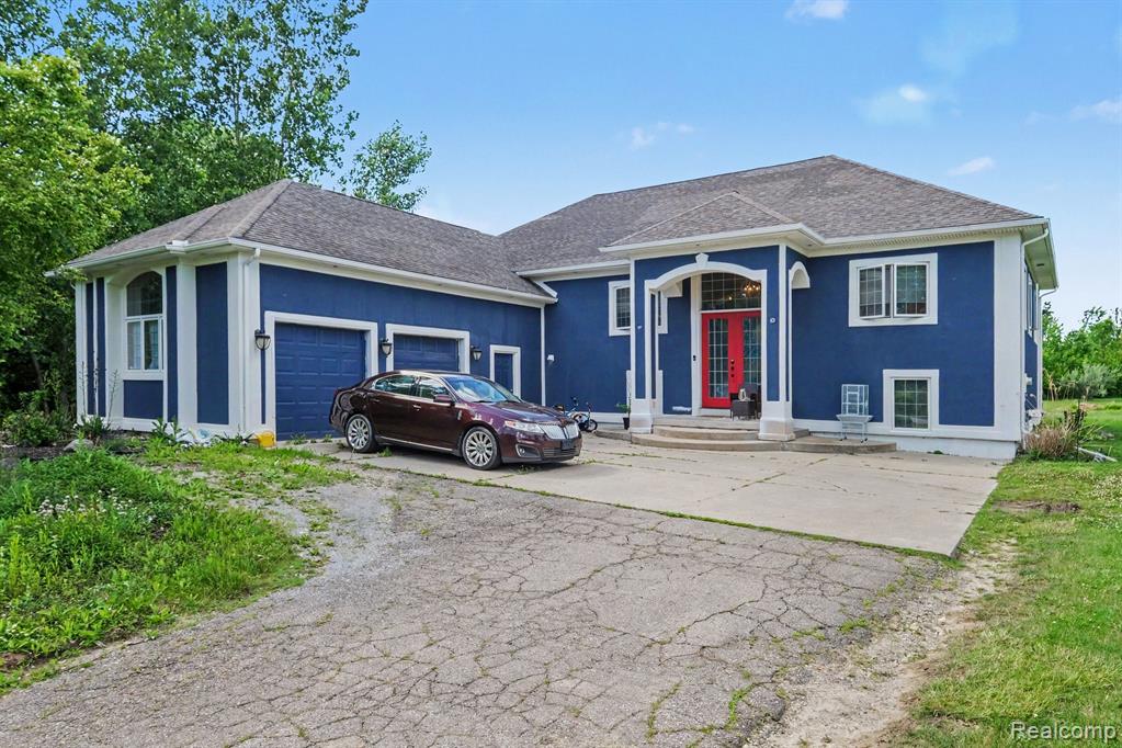 4251 E Maple Avenue Property Photo 1