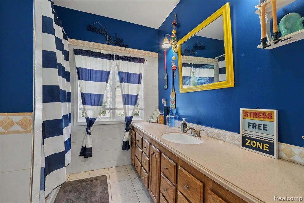 4251 E Maple Avenue Property Photo 7