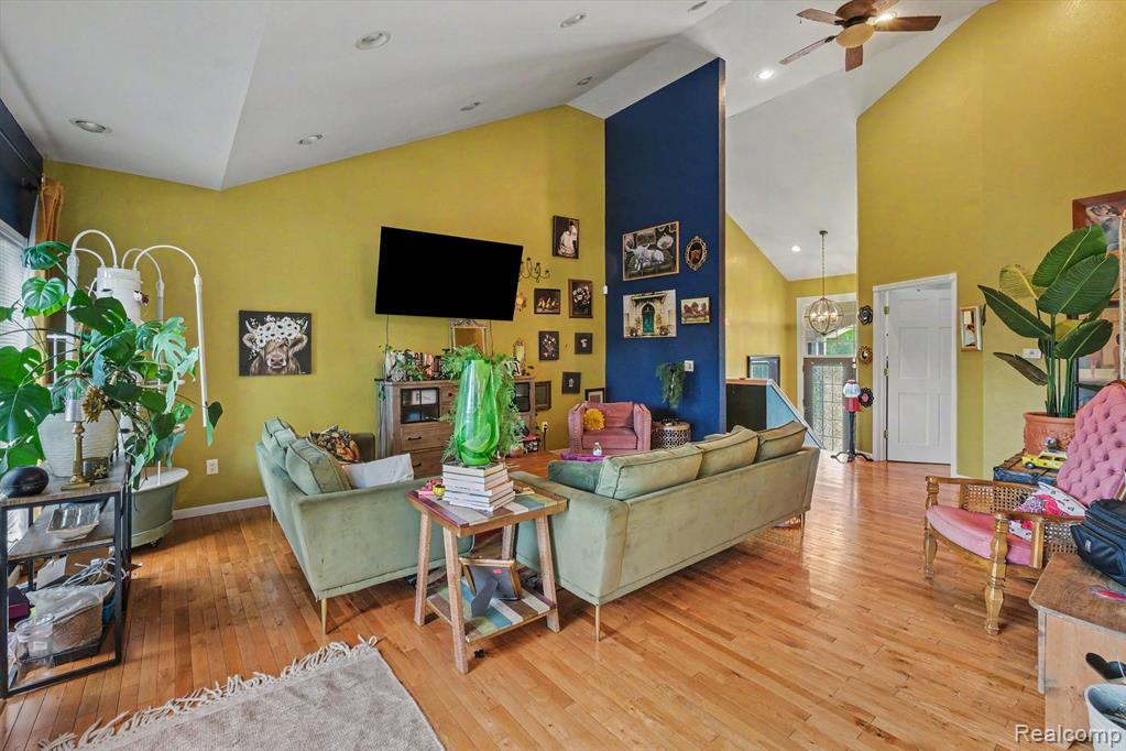 4251 E Maple Avenue Property Photo 9