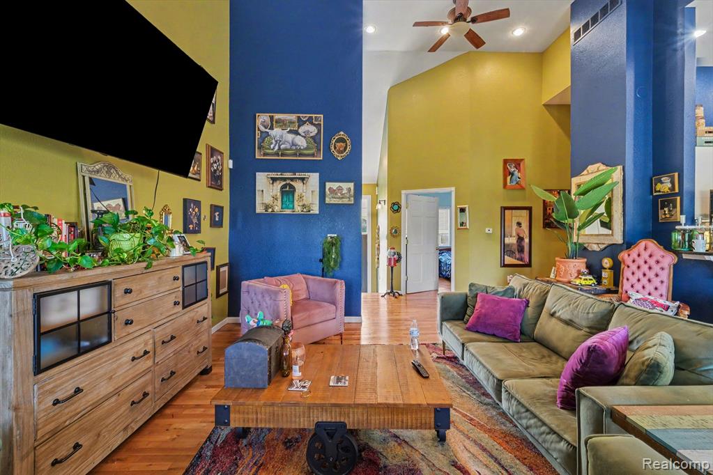 4251 E Maple Avenue Property Photo 10
