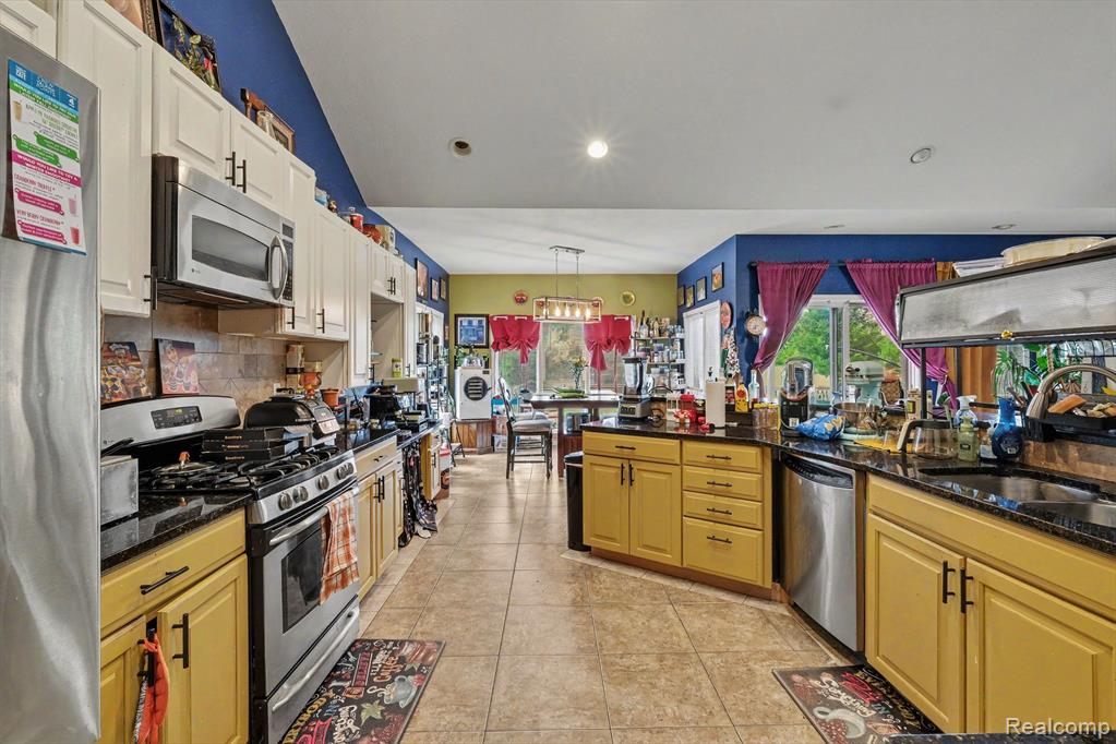4251 E Maple Avenue Property Photo 14