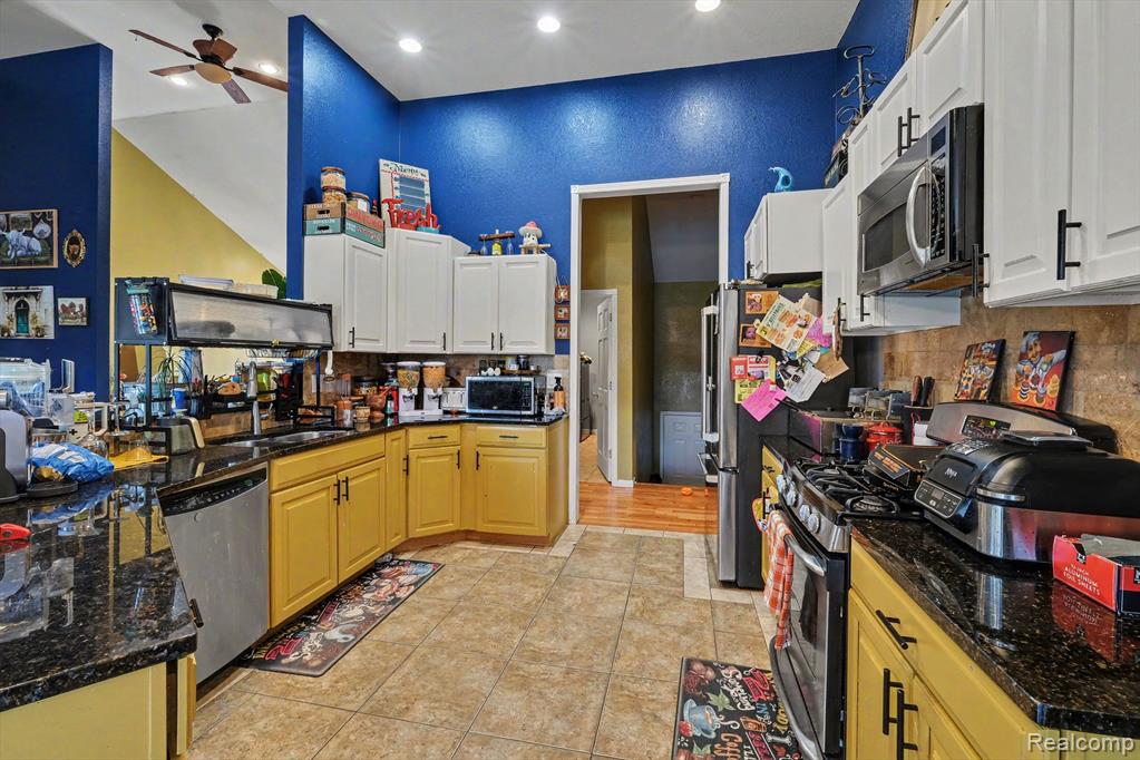 4251 E Maple Avenue Property Photo 15