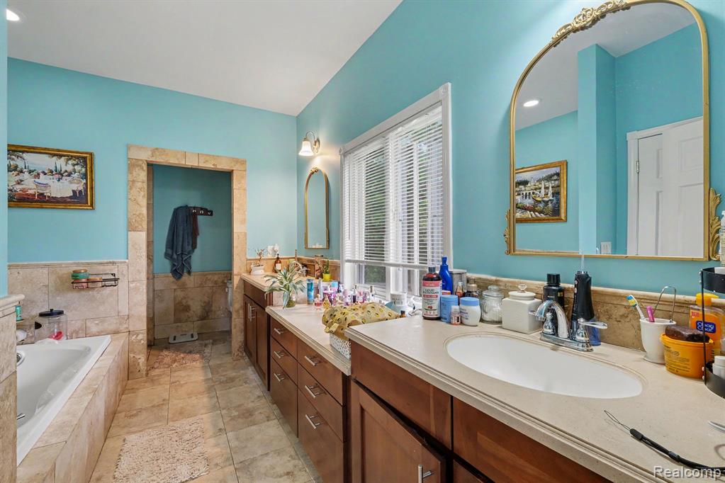 4251 E Maple Avenue Property Photo 17
