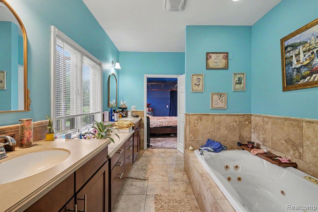 4251 E Maple Avenue Property Photo 18