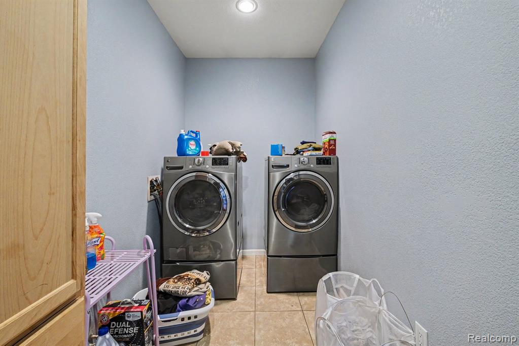 4251 E Maple Avenue Property Photo 19