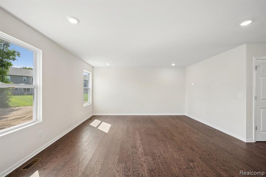 368 Edge Brook Drive Property Photo 8