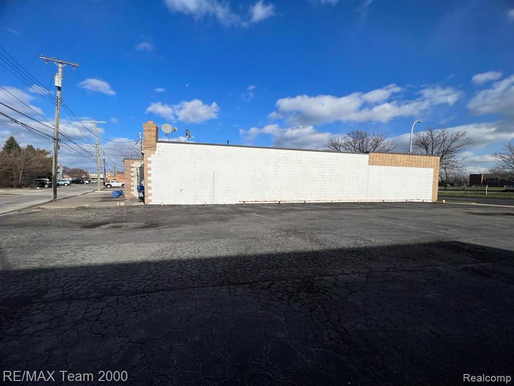 15706 Michigan Avenue Property Photo 4