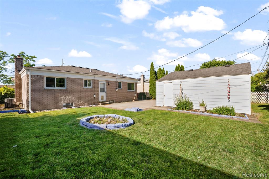 15641 Common Road Property Photo 7