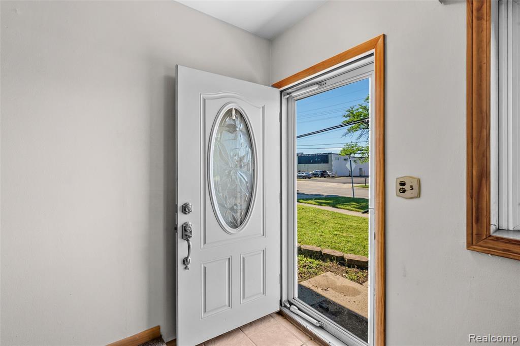 15641 Common Road Property Photo 9