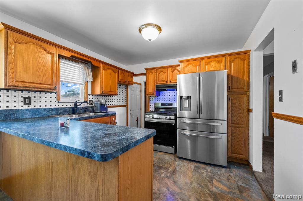 15641 Common Road Property Photo 14