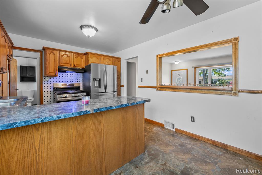 15641 Common Road Property Photo 16
