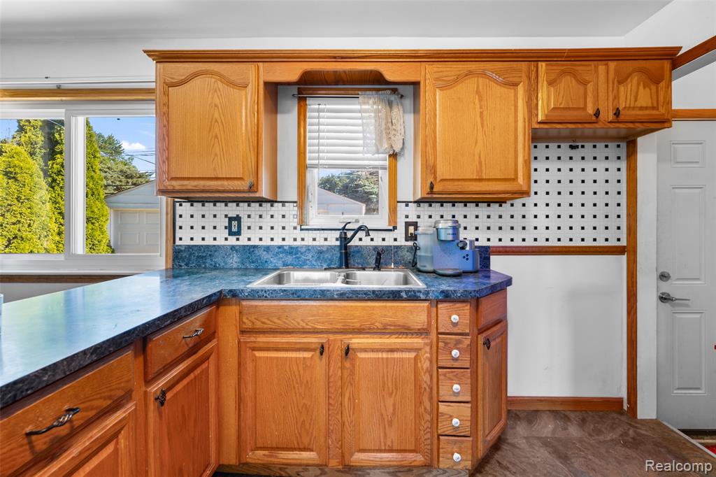 15641 Common Road Property Photo 17