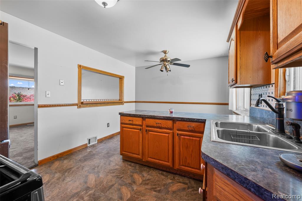 15641 Common Road Property Photo 18