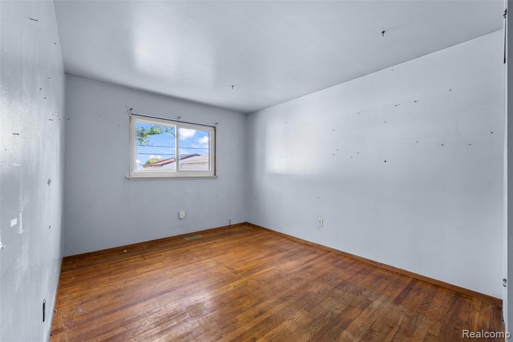15641 Common Road Property Photo 21
