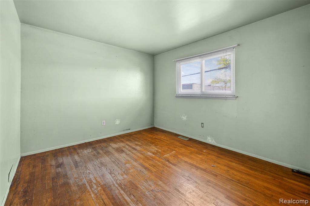 15641 Common Road Property Photo 23