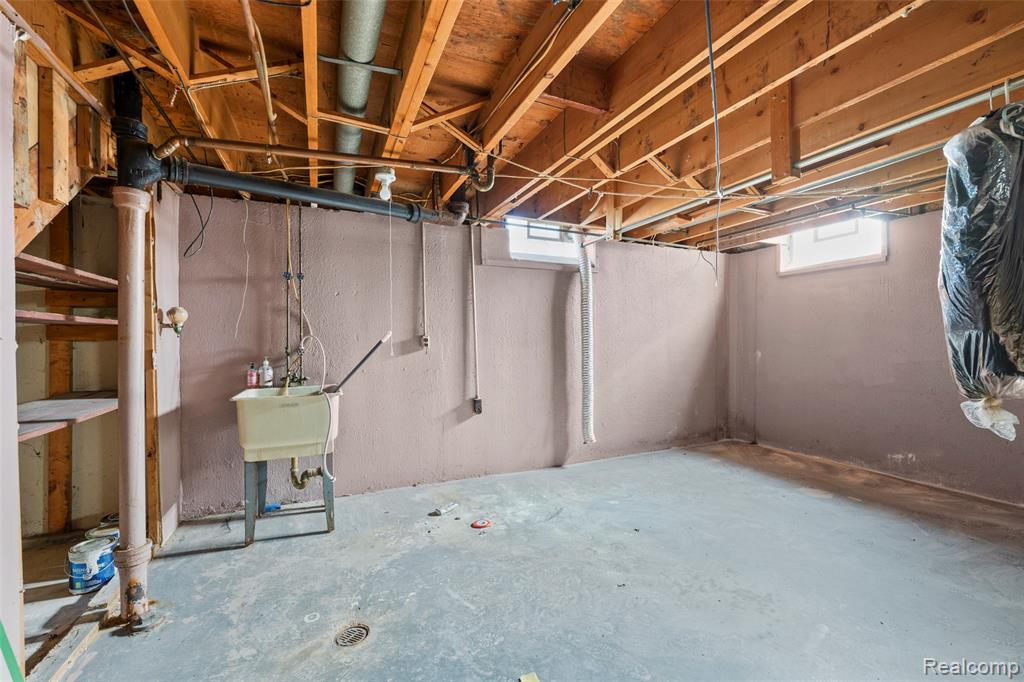 15641 Common Road Property Photo 29