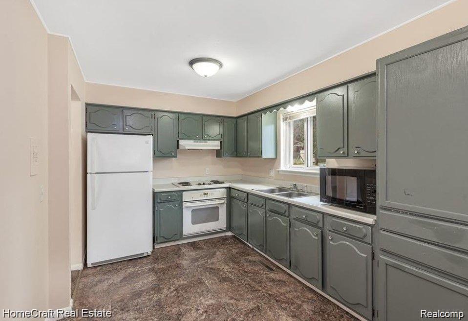 1233 Davis St Property Photo 5