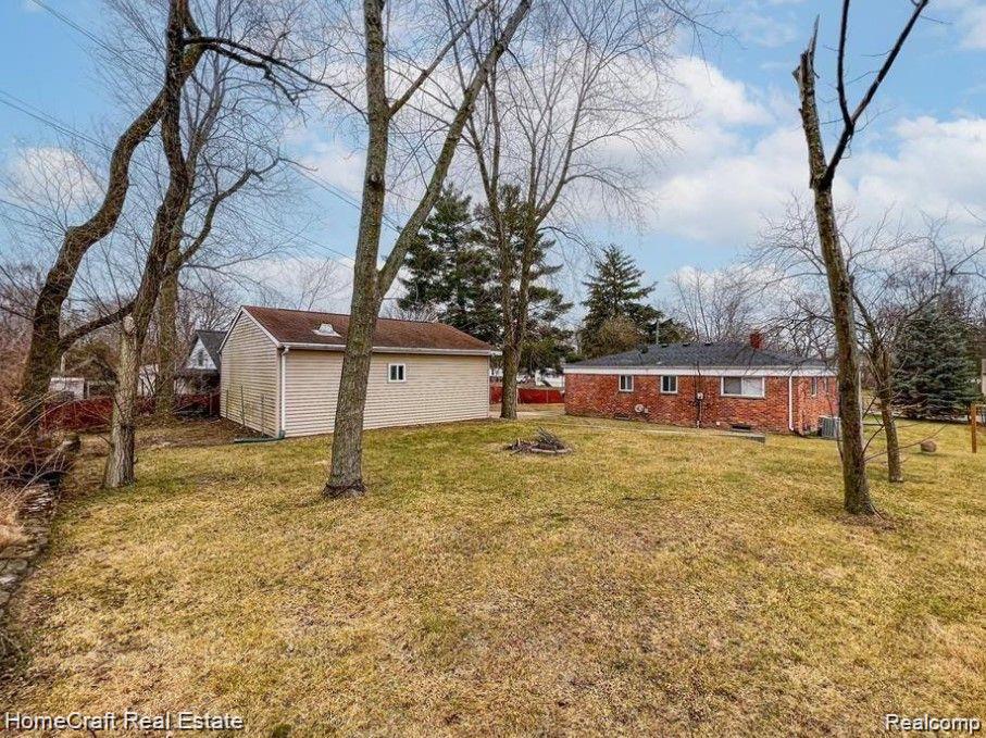 1233 Davis St Property Photo 10