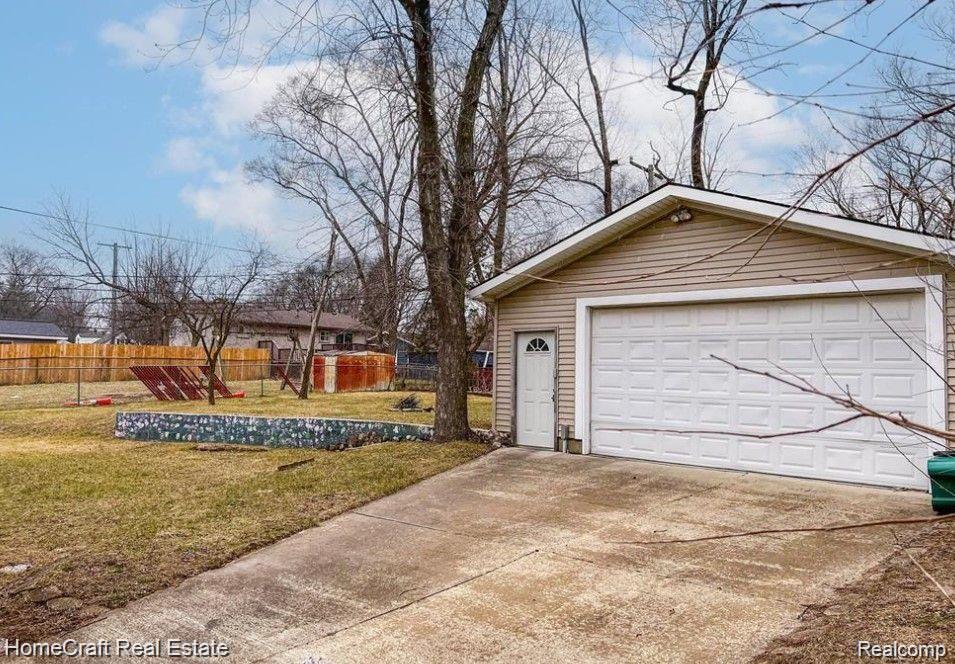 1233 Davis St Property Photo 11