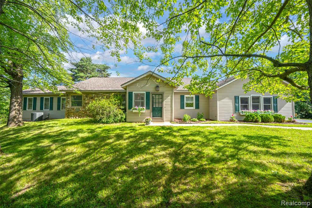 5370 Whipple Lake Road Property Photo 1
