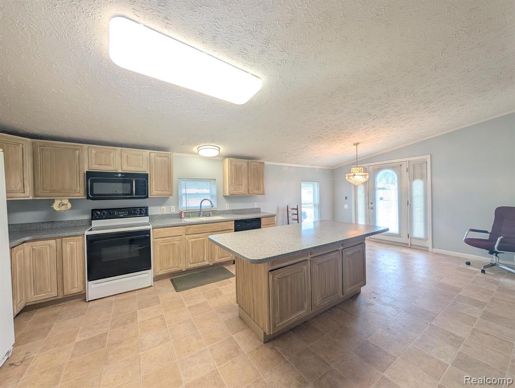 9 Brookfield Property Photo 6