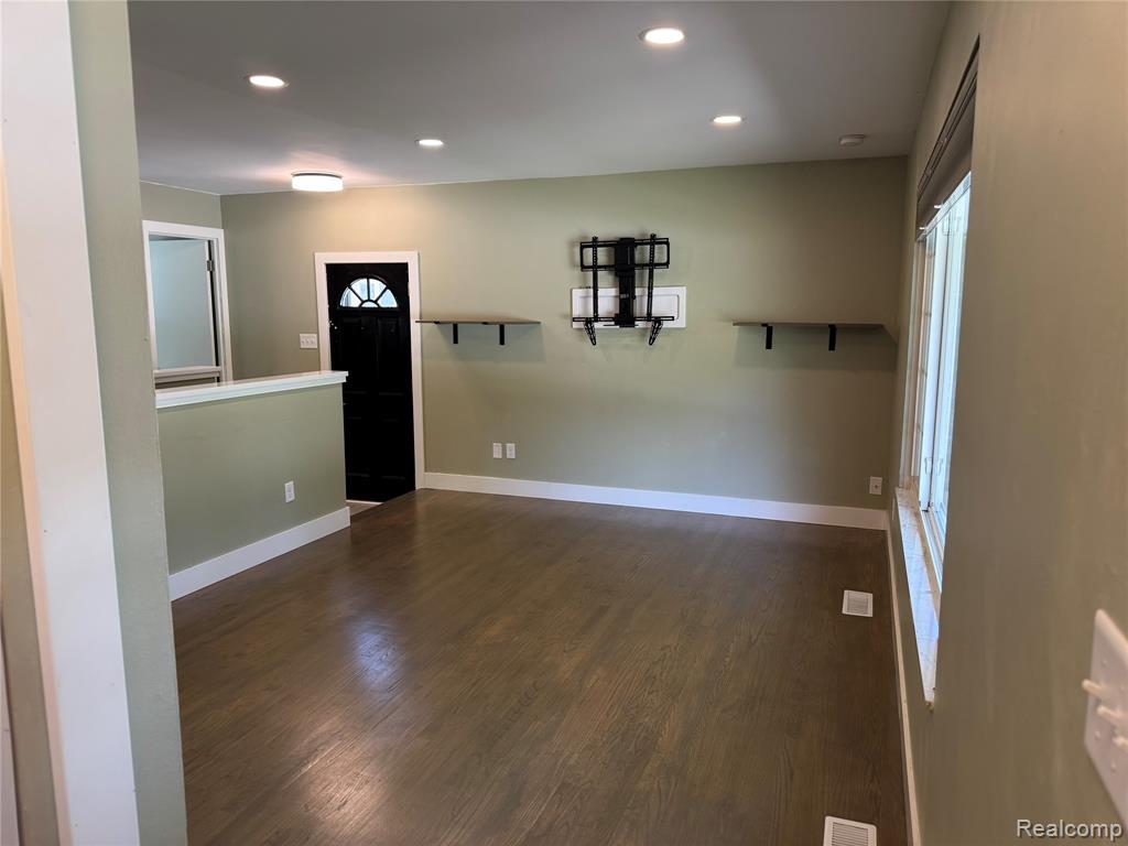1103 Ravenwood Street Property Photo 8