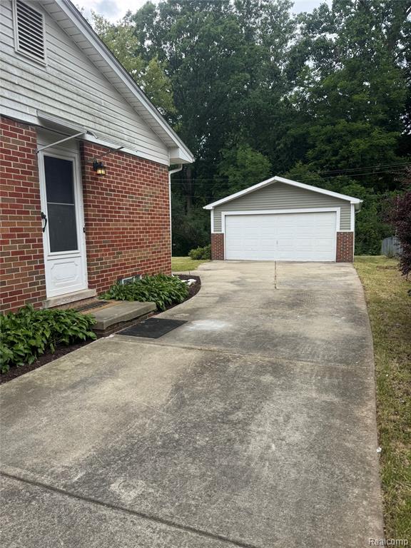 1103 Ravenwood Street Property Photo 29