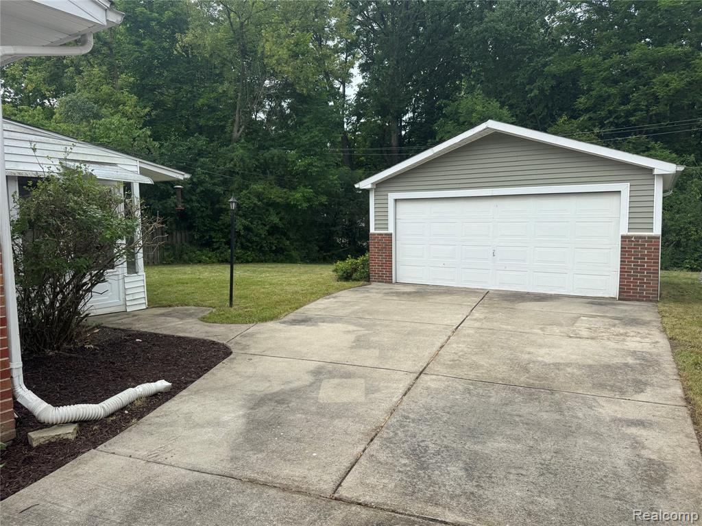 1103 Ravenwood Street Property Photo 30