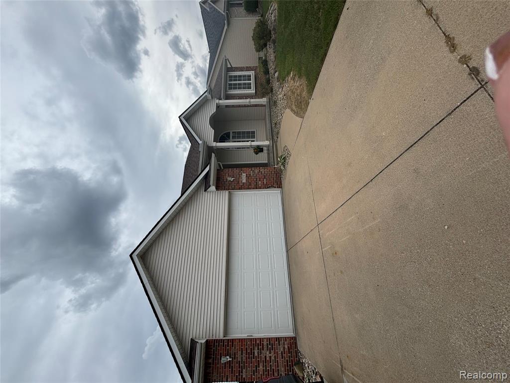 7129 Parkridge Parkway Property Photo 2