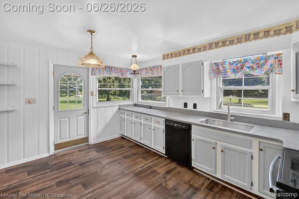 46800 W 11 Mile Road Property Photo 14