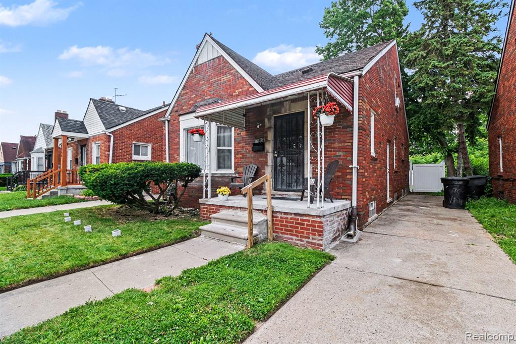 17333 Mansfield Street Property Photo 3