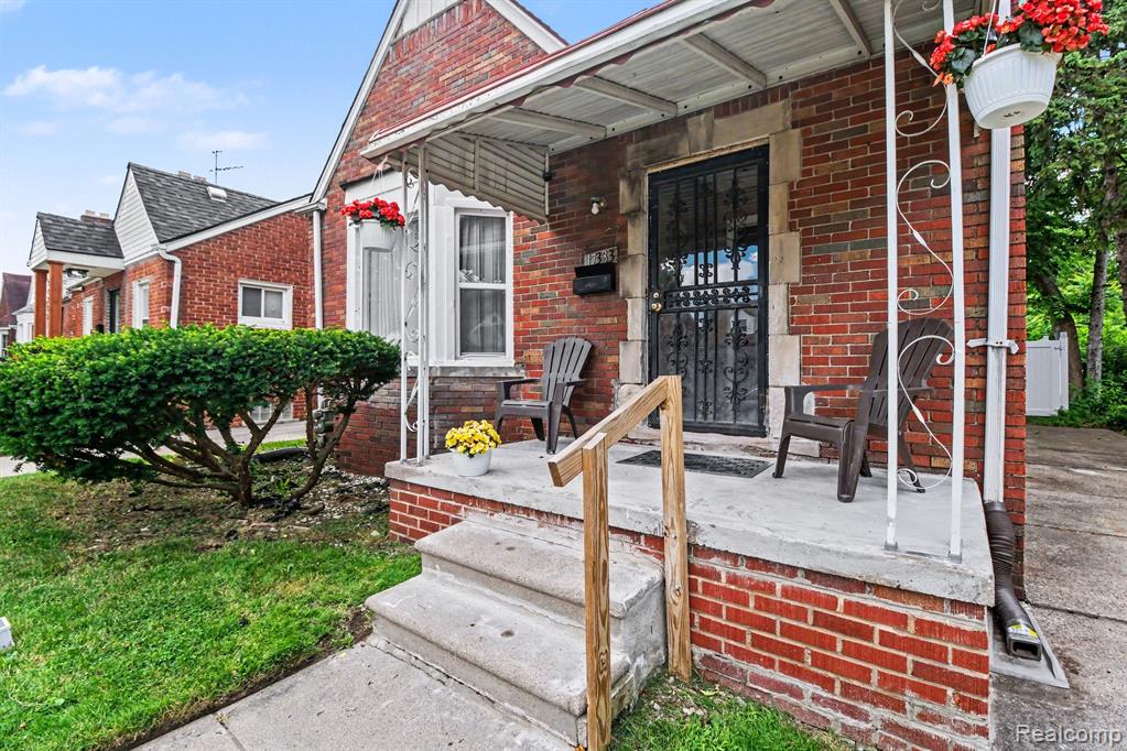 17333 Mansfield Street Property Photo 4
