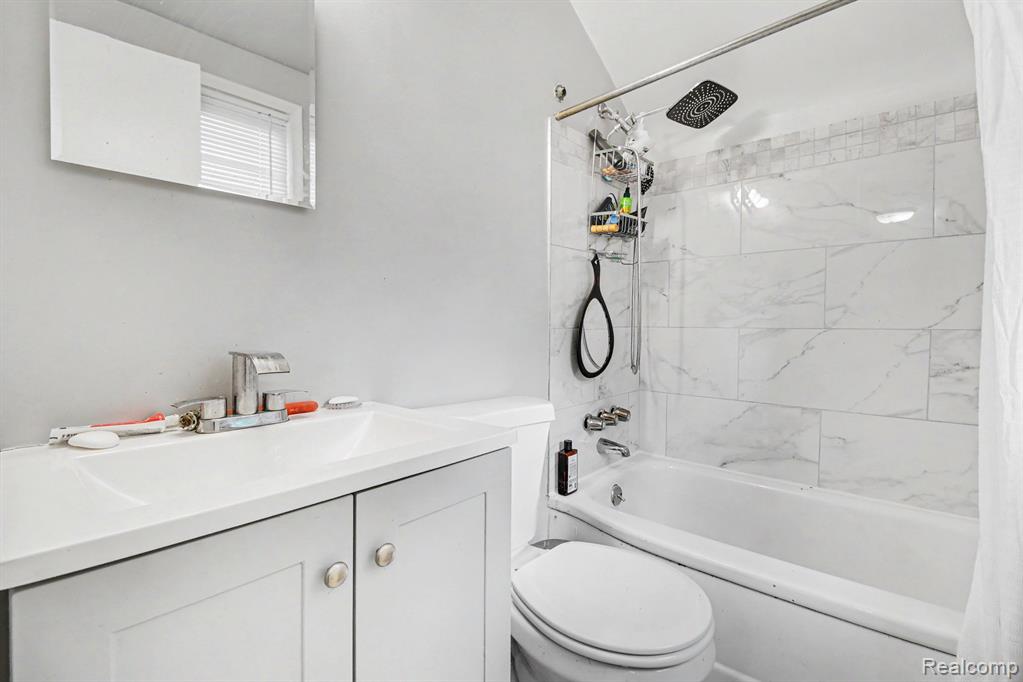 17333 Mansfield Street Property Photo 26
