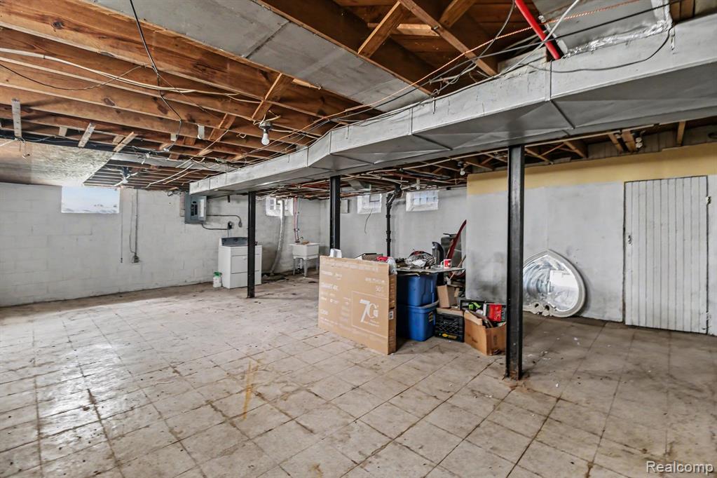 17333 Mansfield Street Property Photo 28