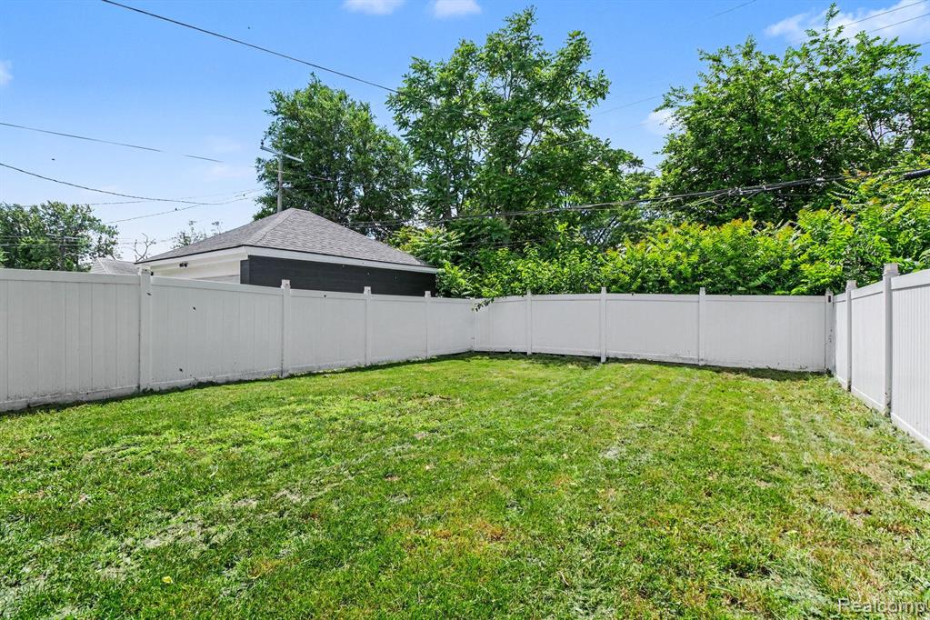 17333 Mansfield Street Property Photo 35