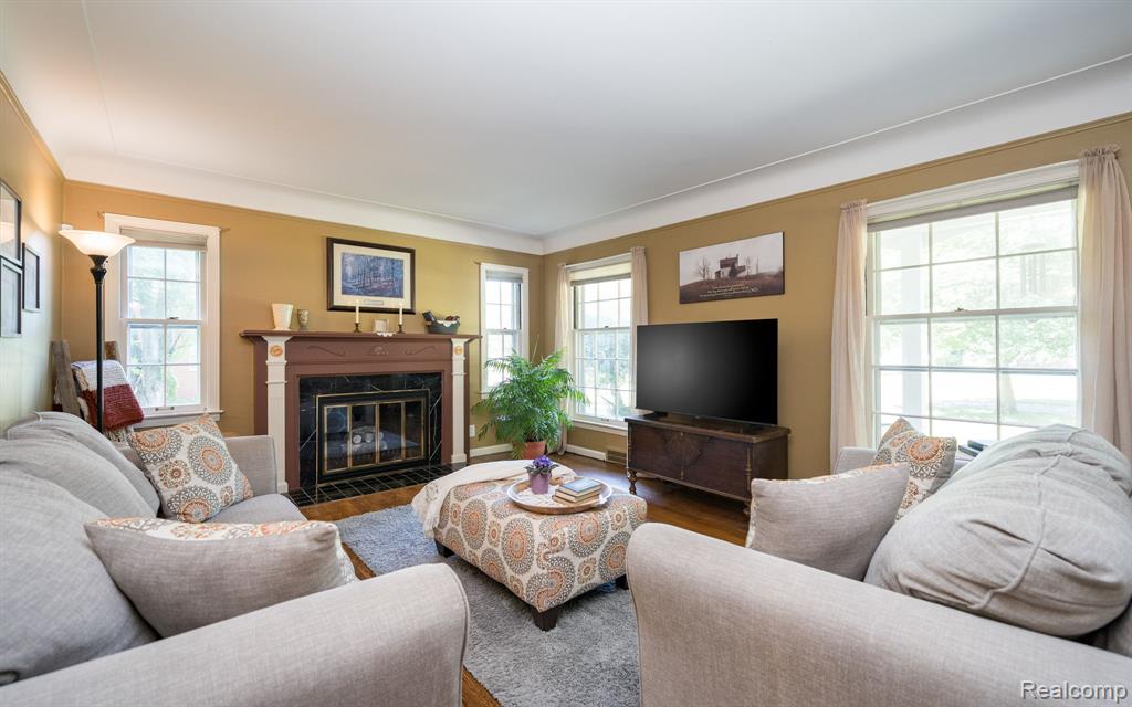 28090 Sunset Boulevard Property Photo 6