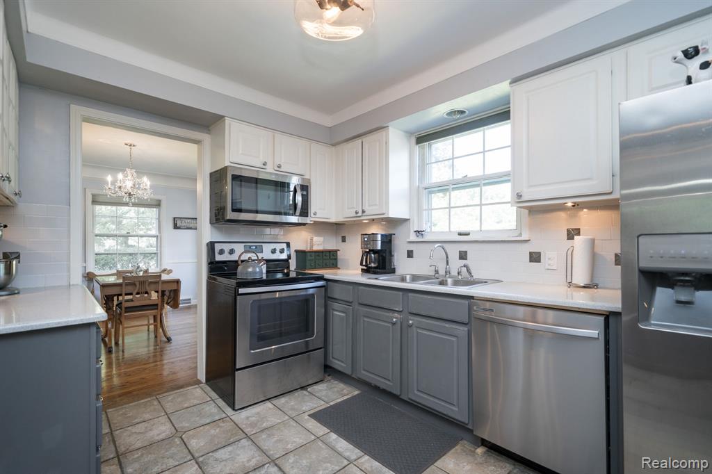 28090 Sunset Boulevard Property Photo 10