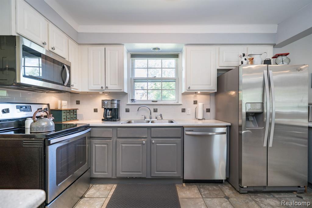 28090 Sunset Boulevard Property Photo 11