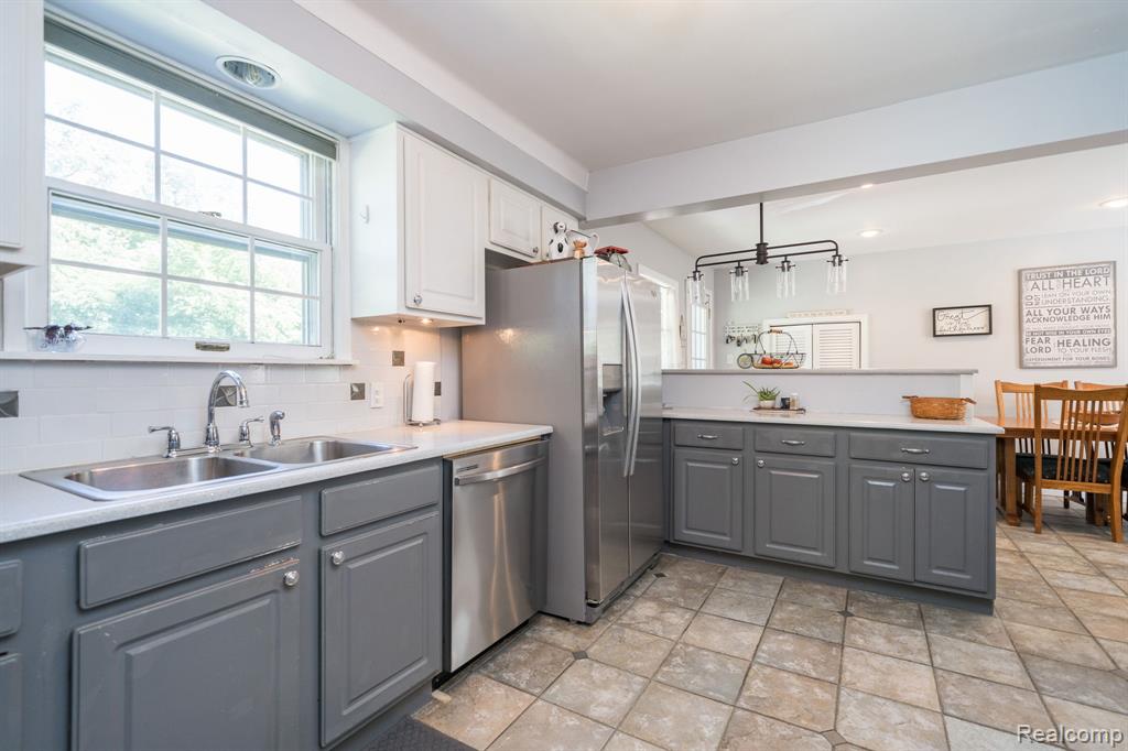 28090 Sunset Boulevard Property Photo 13