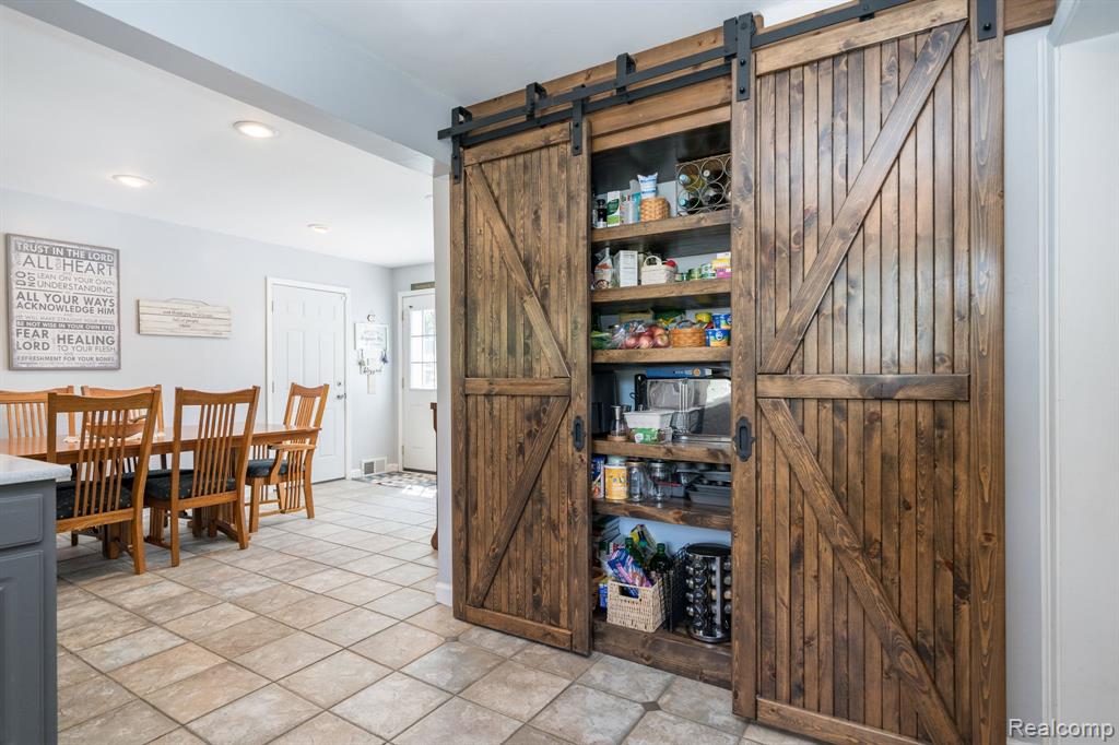 28090 Sunset Boulevard Property Photo 15