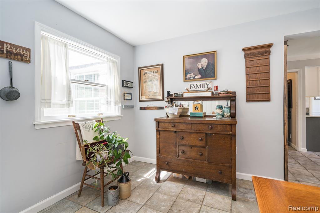 28090 Sunset Boulevard Property Photo 17