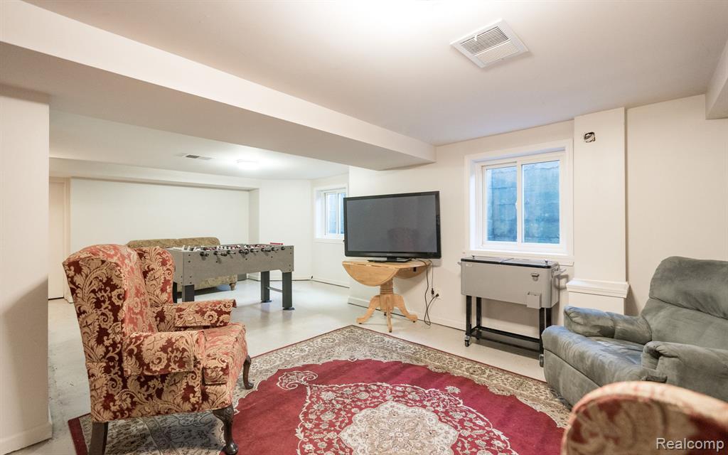 28090 Sunset Boulevard Property Photo 29