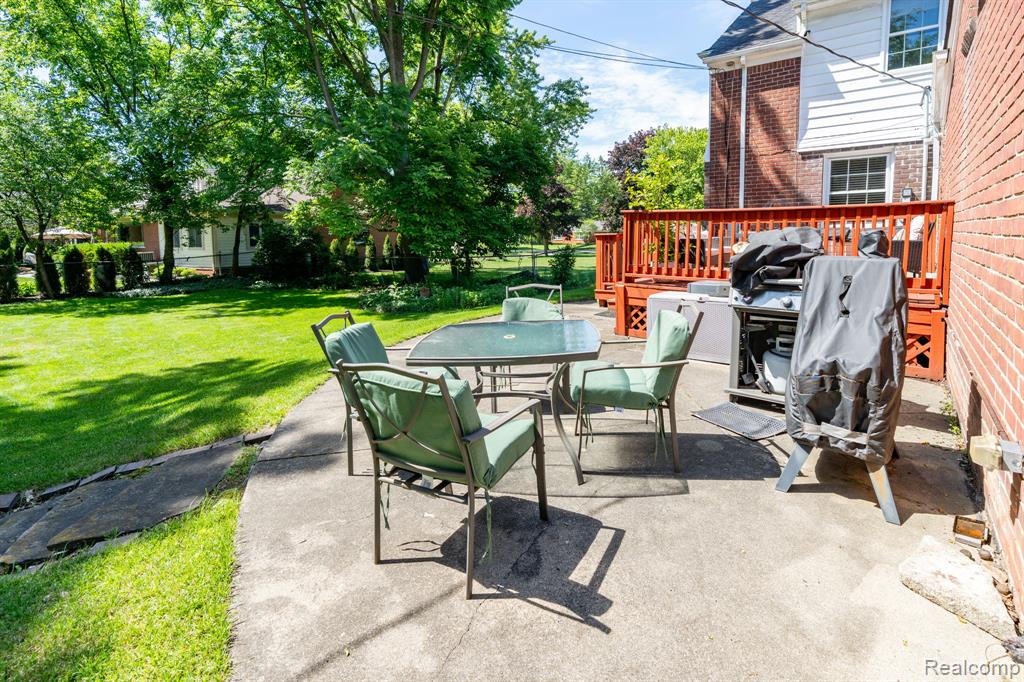 28090 Sunset Boulevard Property Photo 32