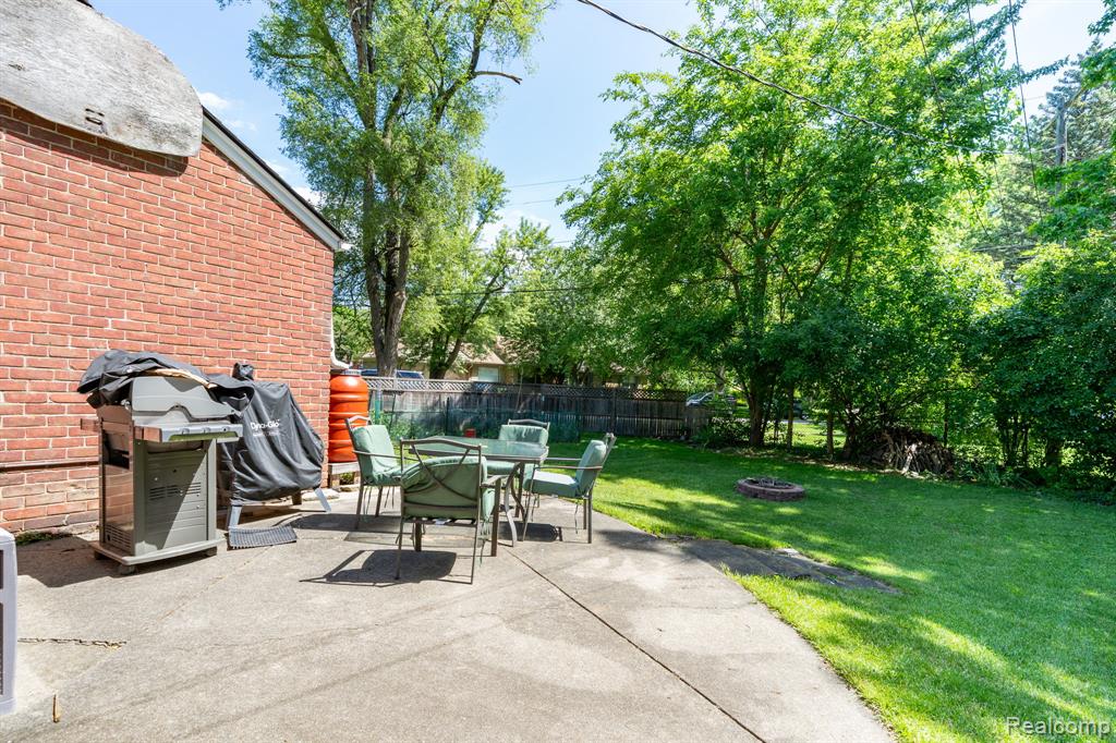28090 Sunset Boulevard Property Photo 33